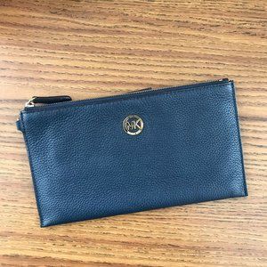 🔹 MICHAEL KORS Navy Pebbled Leather WRISTLET Clutch 🔹